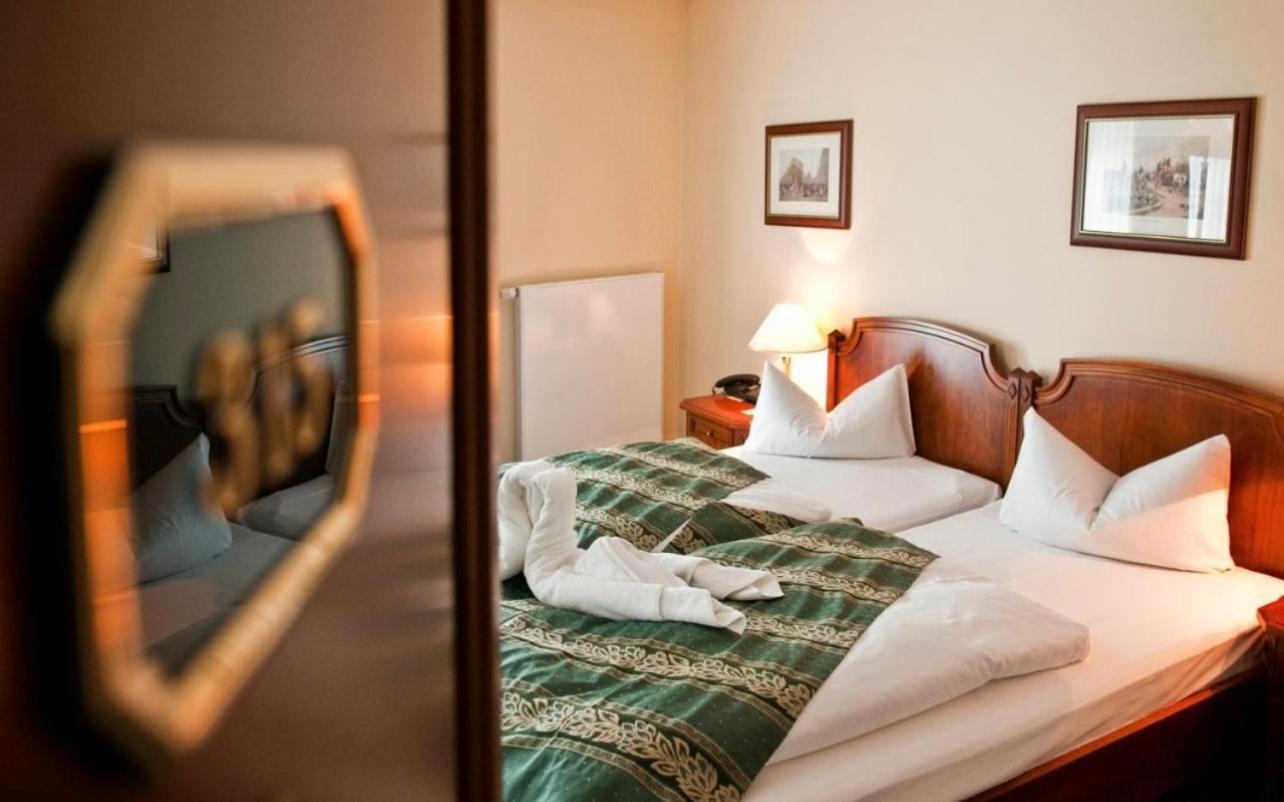 Hotel Schloss Schkopau ภายนอก รูปภาพ
