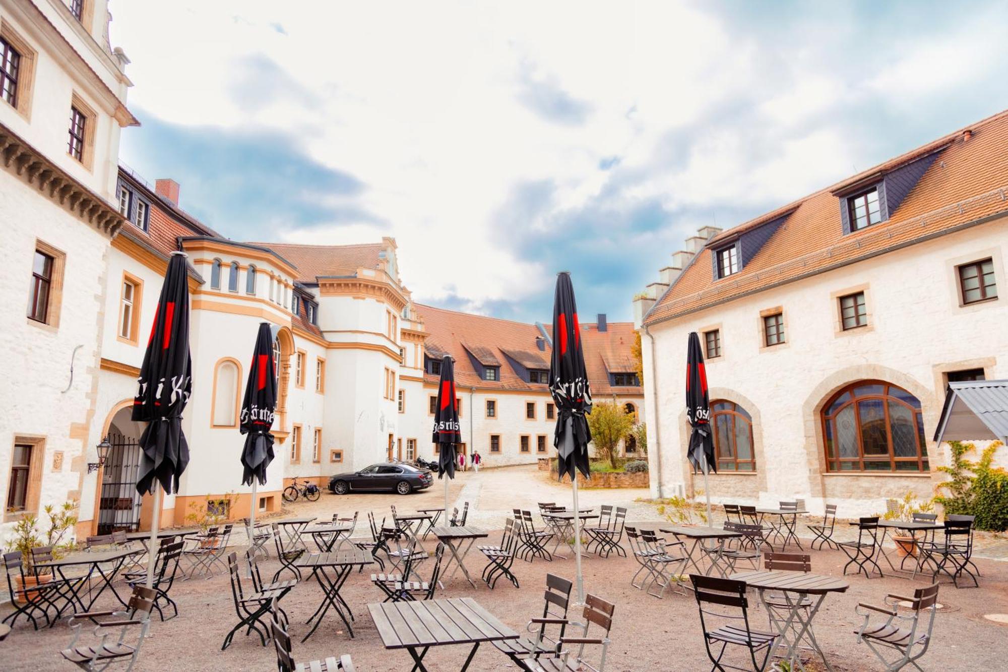 Hotel Schloss Schkopau ภายนอก รูปภาพ