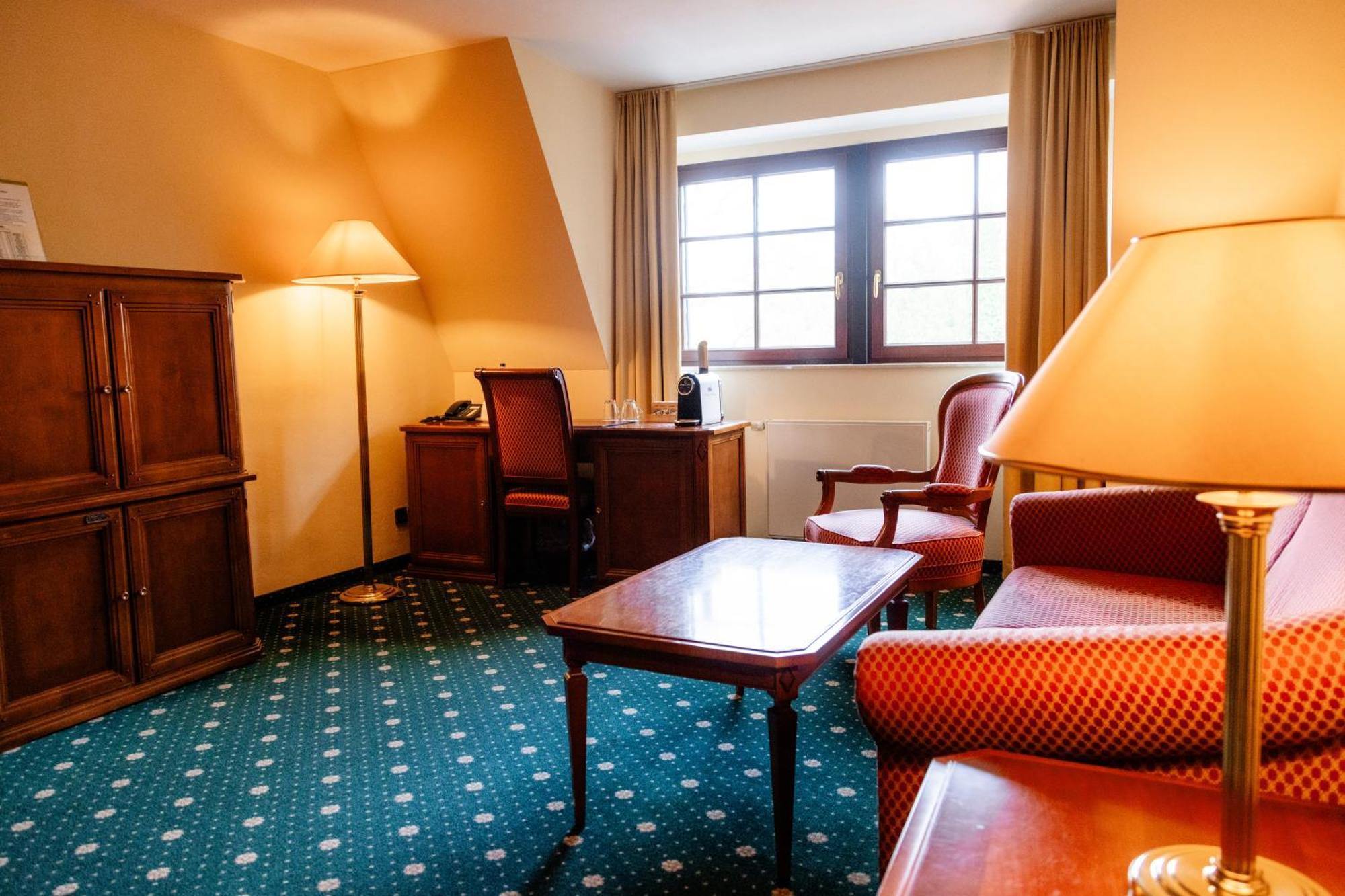 Hotel Schloss Schkopau ภายนอก รูปภาพ