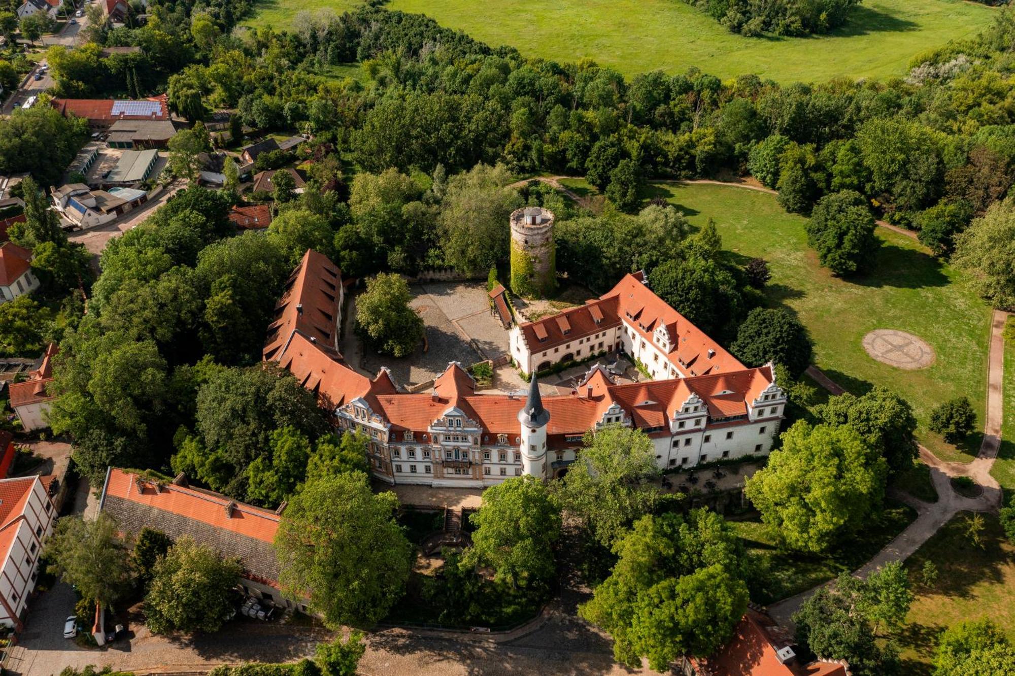 Hotel Schloss Schkopau ภายนอก รูปภาพ
