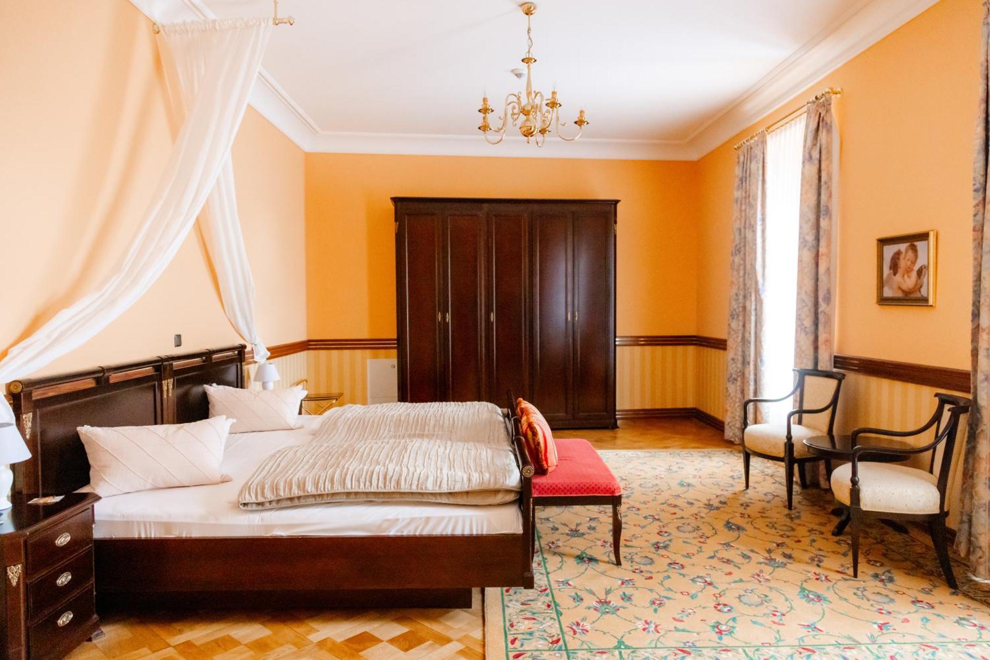 Hotel Schloss Schkopau ภายนอก รูปภาพ