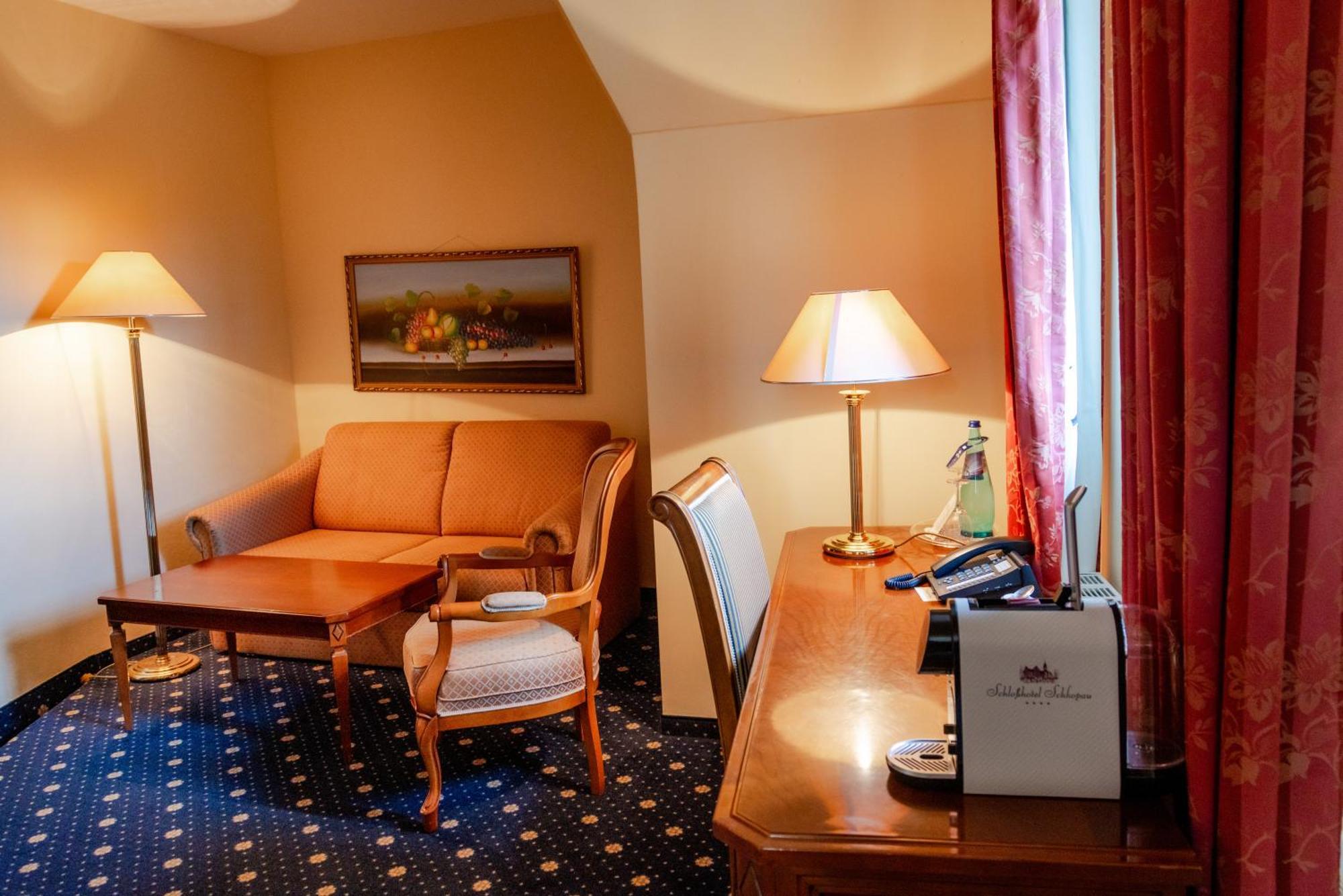 Hotel Schloss Schkopau ภายนอก รูปภาพ