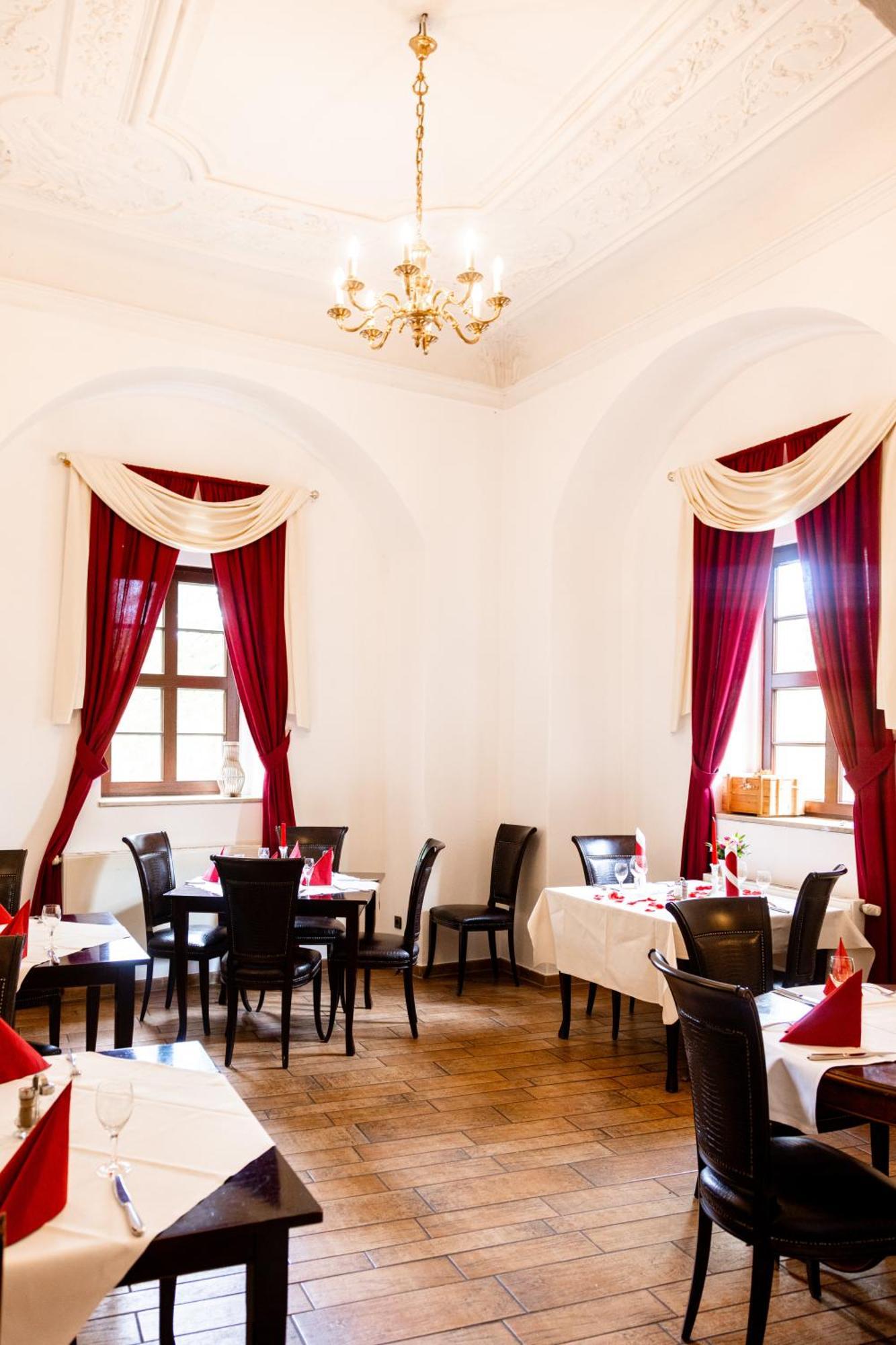 Hotel Schloss Schkopau ภายนอก รูปภาพ